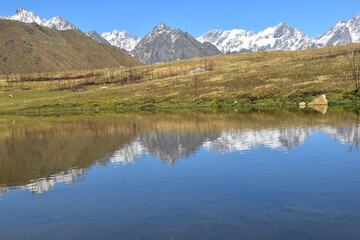 Naklejka premium Stunning fall and autumn colors in the Caucasus Mountains around Mestia and Svaneti in Georgia