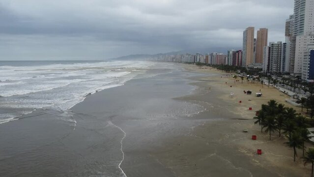 praia grande - RESSACA - NUBLADO - FRONTAL BAIXO