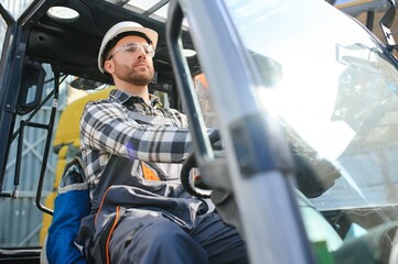 Naklejka premium Portrait of heavy industry forklift driver giving thumbs up and smiling