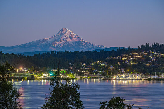 USA, Oregon, Hood River: Mount Hood rises above the riverfront in this scenic view of a small tourist town in the Columbia River Gorge.