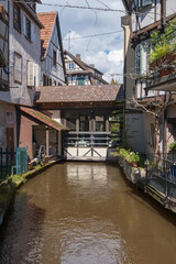 Obraz premium Canal de la Lauter, Lauterkanal, Altstadt Weißenburg, Elsass