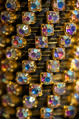 Bordados con Pedrería Fina: Arte y Elegancia en Cada Puntada para Decoración y Moda