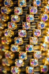 Bordados con Pedrería Fina: Arte y Elegancia en Cada Puntada para Decoración y Moda