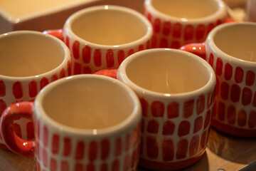 Creación de Piezas Únicas y Tradicionales en un Ambiente Creativo y Colaborativo