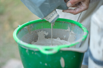 Creación de Piezas Únicas y Tradicionales en un Ambiente Creativo y Colaborativo