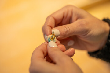 Creación de Piezas Únicas y Tradicionales en un Ambiente Creativo y Colaborativo