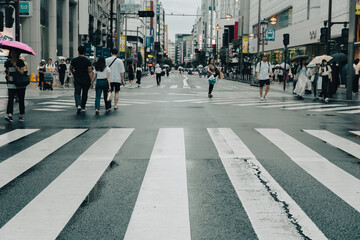 新宿の街並み　道路　交差点