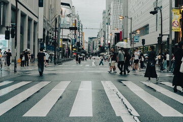 新宿の街並み　道路　交差点
