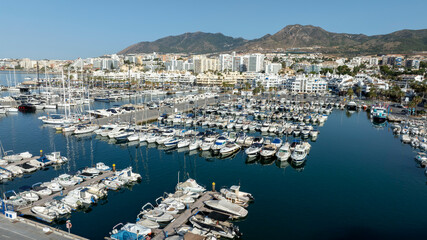 Puerto Marina en el municipio de Benalmádena a vista de dron, España