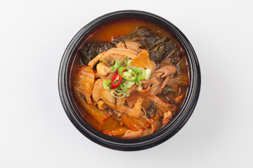  A soup made by boiling cleanly cleaned intestines of beef, chicken, fish, etc. with seasonings such as red pepper paste, soy sauce, garlic, and ginger.