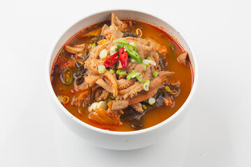  A soup made by boiling cleanly cleaned intestines of beef, chicken, fish, etc. with seasonings such as red pepper paste, soy sauce, garlic, and ginger.