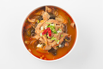  A soup made by boiling cleanly cleaned intestines of beef, chicken, fish, etc. with seasonings such as red pepper paste, soy sauce, garlic, and ginger.