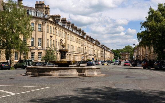 Fototapeta Bathwick, Great Pulteney street in Bath, England UK May 30 2024