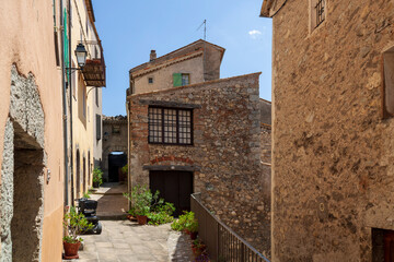 Entrevaux, village médiéval, ville forteresse, France, photographie de voyage, château, remparts, photographie urbaine