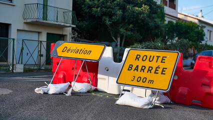 Construction work, road repair, road surface, asphalt, restoration, beautification, urban environment, urbanism, signs, fences, no access, traffic restrictions, blocking, Europe, France, summer