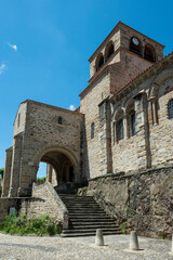 Collégiale Saint-Laurent d'Auzon, église romane, Haute-Loire, Auvergne- Rhone-Alpes, France