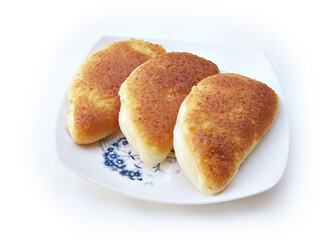 슈크림 빵을 접시에 담아 놓은 모습