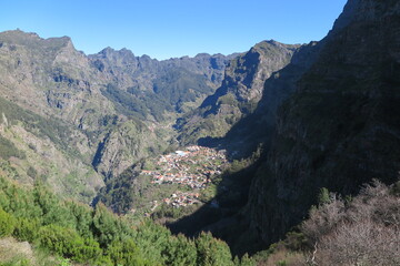 Fototapeta premium Blick auf das Nonnental, Curral das Freiras, Madeira