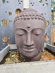 Belle et grande statue zen / t&ecirc;te de bouddha