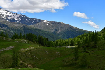 Obraz premium Schöne Landschaft mit Bergen in Ultental in Südtirol 