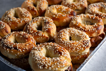A closeup view of a tray of ka'ak cookies.