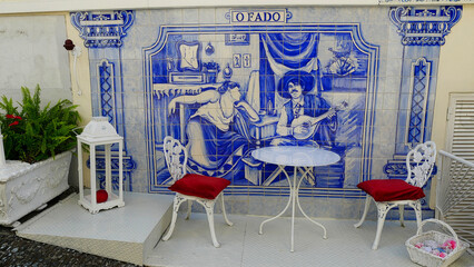 Alte Azulejos (Wandfliesen) mit historischen Motiven in Funchal, Madeira