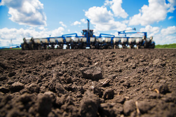 Row seed drill grain. Seed sowing device.