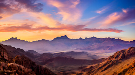 Naklejka premium Spectacular Sunset over Mountain Range: A Mesmerizing Spectacle of Nature's Majesty