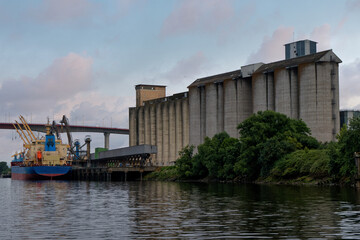 Chargement de navire céréalier