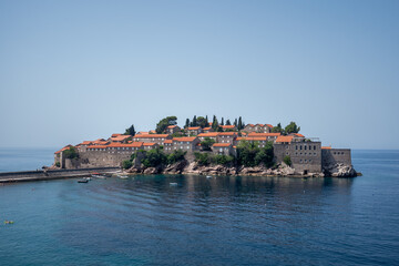 Sveti Stefan, eine ehemalige Fischerinsel nun Luxushotel in Montenegro