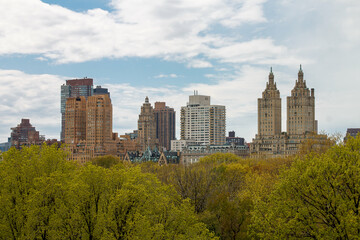 San Remo Skyscraperf Manhattan Iand the trees of Central park, Metropolitan Rooftop New York City