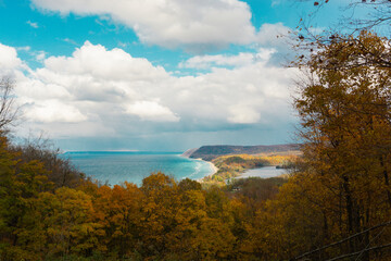 Obraz premium View of Lake in the Fall