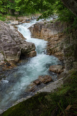 新緑に映える南会津の鱒止まりの滝