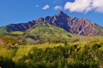 青空に映える利尻富士