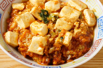 麻婆丼　中華料理