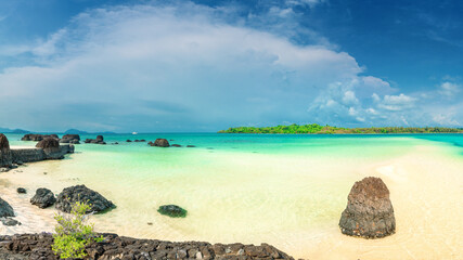 Fototapeta premium One of the most beautiful island Thailand Koh Kham in province Trat with tropical beach and crystal clear ocean water on nature background
