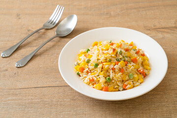 fried rice with mixed vegetable (carrot, green bean peas, corn) and egg