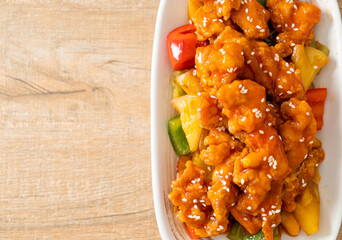 fried crispy chicken with sweet and sour sauce