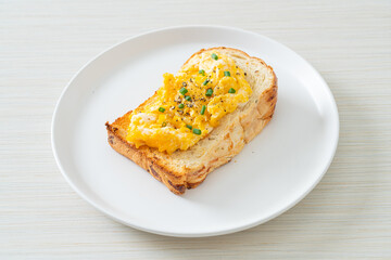 bread toast with scramble egg