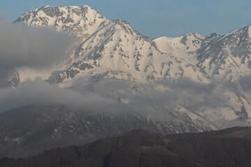 冠雪した早朝の北アルプス