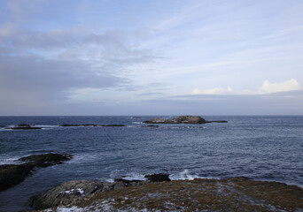 Costa di Andenes in inverno verso Bleik. Isole Vesteralen, Andoya, Norvegia