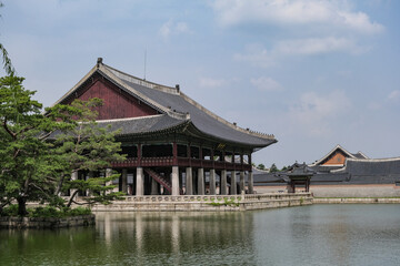 景福宮の池の中に建つ慶会楼