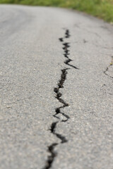 Risse in Asphalt