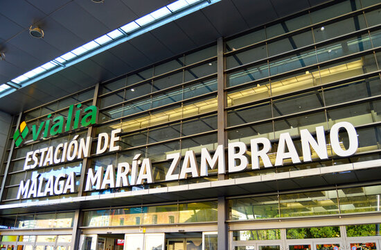 Estaci&oacute;n de M&aacute;laga Mar&iacute;a Zambrano. Estaci&oacute;n Ave de M&aacute;laga Vialia, Andaluc&iacute;a, Espa&ntilde;a. Estaciones de tren de Espa&ntilde;a.