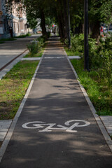 city ​​landscape. Bike path on the street in the city. Bicycle path sign on asphalt
