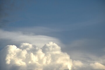 Fototapeta premium cloud spreading on twilight sunset sky in evening 