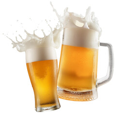 泡が飛び散るグラスとジョッキのビール
