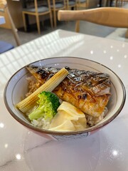 fish with lemon and salad