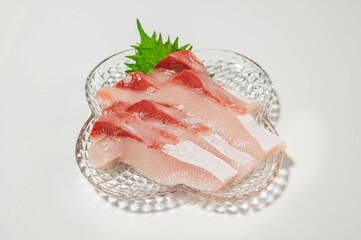 脂がのった鹿児島産養殖ブリの刺身