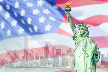 Obraz premium Statue of Liberty, American flag and New York skyline